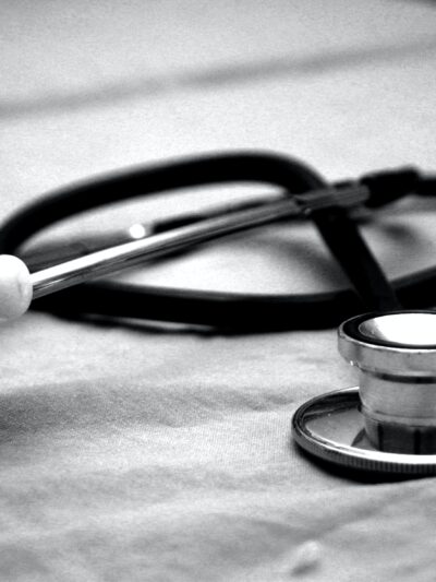 Stethoscope Photo by Hush Naidoo Jade Photography - Unsplash