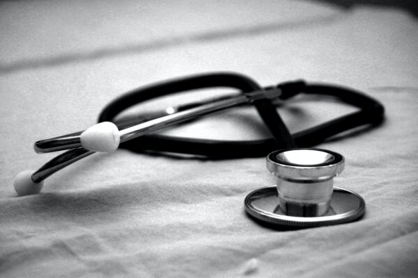 Stethoscope Photo by Hush Naidoo Jade Photography - Unsplash