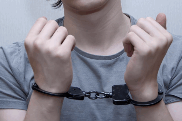A bill in the Legislature could lift a financial burden that holds young people back when they leave the criminal justice system. Bigstock  Read more at: https://www.kansascity.com/opinion/readers-opinion/guest-commentary/article285938331.html#storylink=c