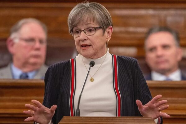 gov laura kelly