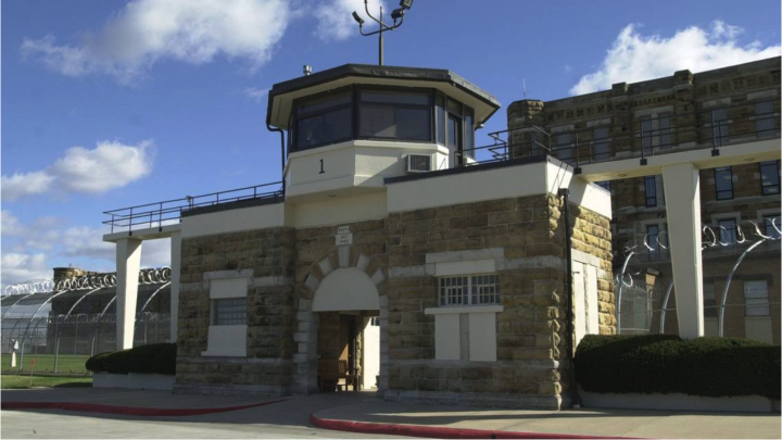 This building behind this gate at the Lansing Correctional Facility houses Kansas’ execution chamber. JILL JARSULIC JARSULIC