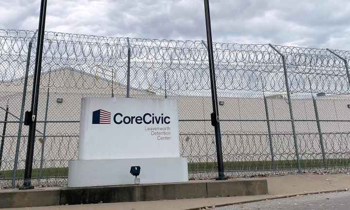  CoreCivic's Leavenworth Detention Center, which previously held pre-trial detainees charged with federal crimes could become a detention facility for Immigration and Customs Enforcement, or ICE. (Allison Kite/Kansas Reflector)