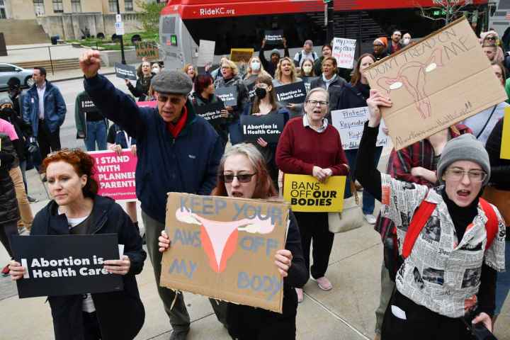 Carlos Moreno / KCUR 89.3 Members of the crowd chant during a rally at the Jackson County Courthouse in Kansas City on Tuesday where protesters gathered to decry the leaked draft opinion by the U.S. Supreme Court indicating the landmark Roe v. Wade case